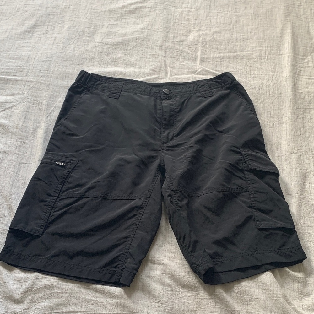 Columbia Men's Black Cargo Shorts
